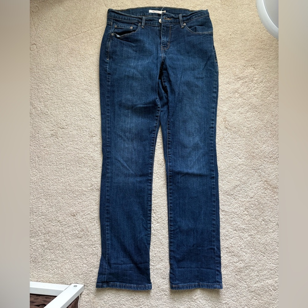 Levis Straight Leg Jeans